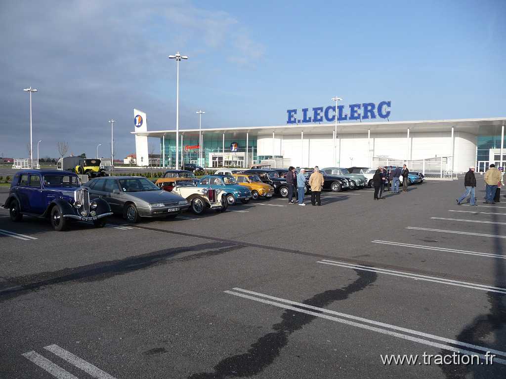 2012_Rodage_Printanier (9).jpg - 01/04/2012 - 68053 MULHOUSE CEDEX - Club de Véhicules Anciens d'Alsace Mulhouse - CVAAM - 3ème Rodage Printanier - RDV parking Leclerc pour le café et les croissants